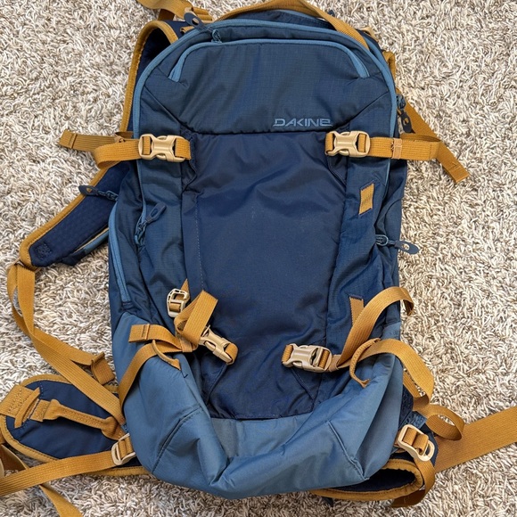 Dakine Mens Snowboarding Backpack Blue and Yellow Backpack - Picture 2 of 16